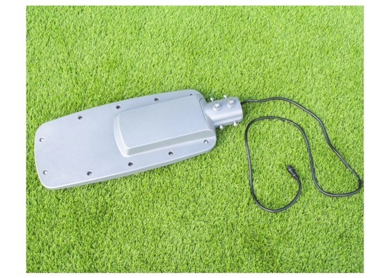 7800-9000LM स्वचालित सौर स्ट्रीट लाइट IP65 60W 140LM ​​/ W CE RoHS अनुमोदन